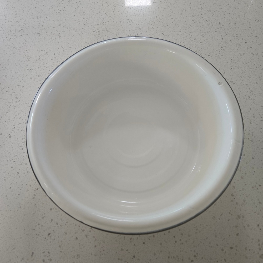 Vintage White Enamel Wash Basin 16.5" Bowl Farmhouse Decor Rustic Metal Dark Rim - Picture 10 of 10